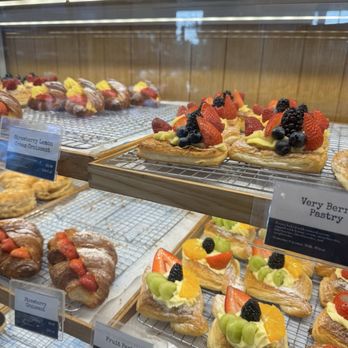 Paris Baguette - Bakeries Near Me - Fullerton, California