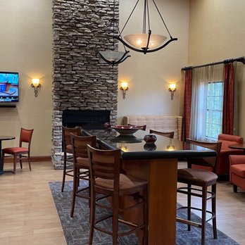 Hampton Inn Helen - Dining area - Hotels Near Me - Helen, Georgia