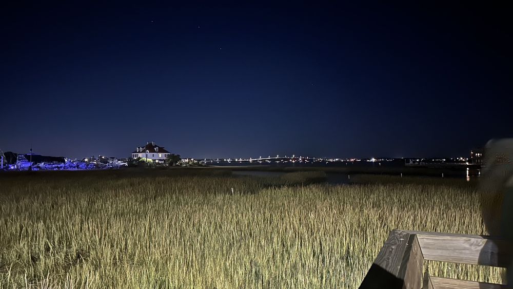 Amos Mosquito's Restaurant & Bar