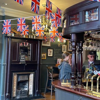 Carpenters Arms - Inside - Pubs Near Me - Windsor, WNM