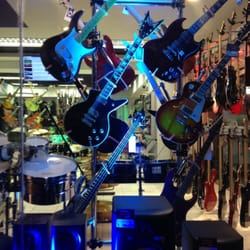 Fama music - Más guitarras
