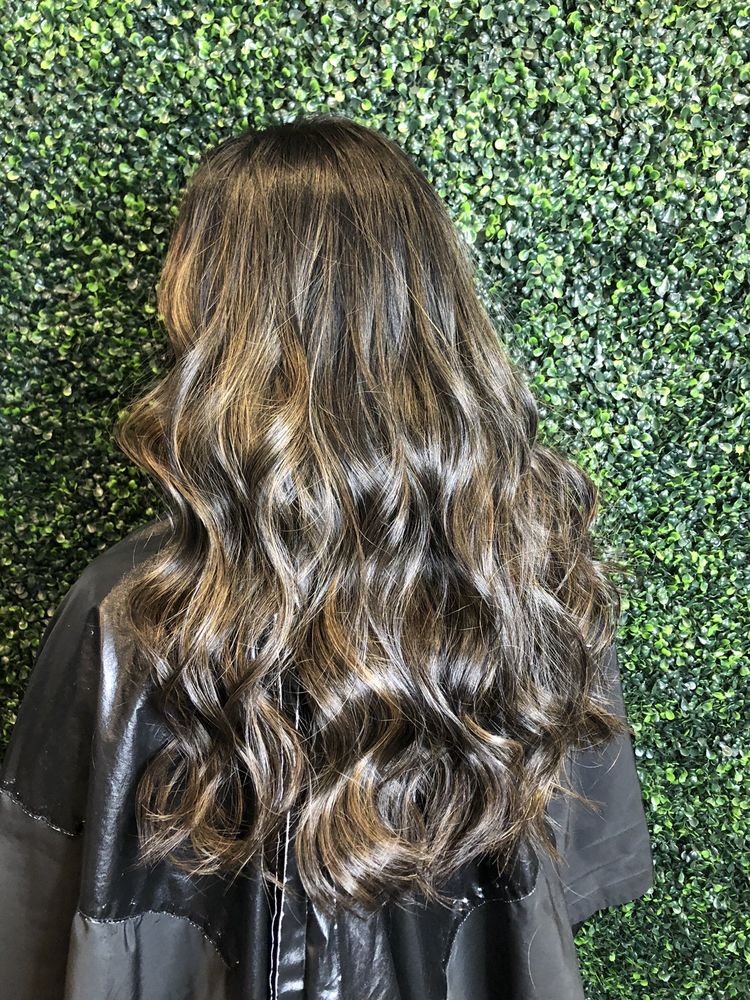 Hair By Mia Tapnio Logo