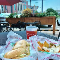 Momma Goldberg's Deli