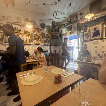 Rosa dos Ventos - Interior - Portuguese Near Me - Nazaré, 10 Rosa dos Ventos - Interior - Portuguese Near Me - Nazaré, 10