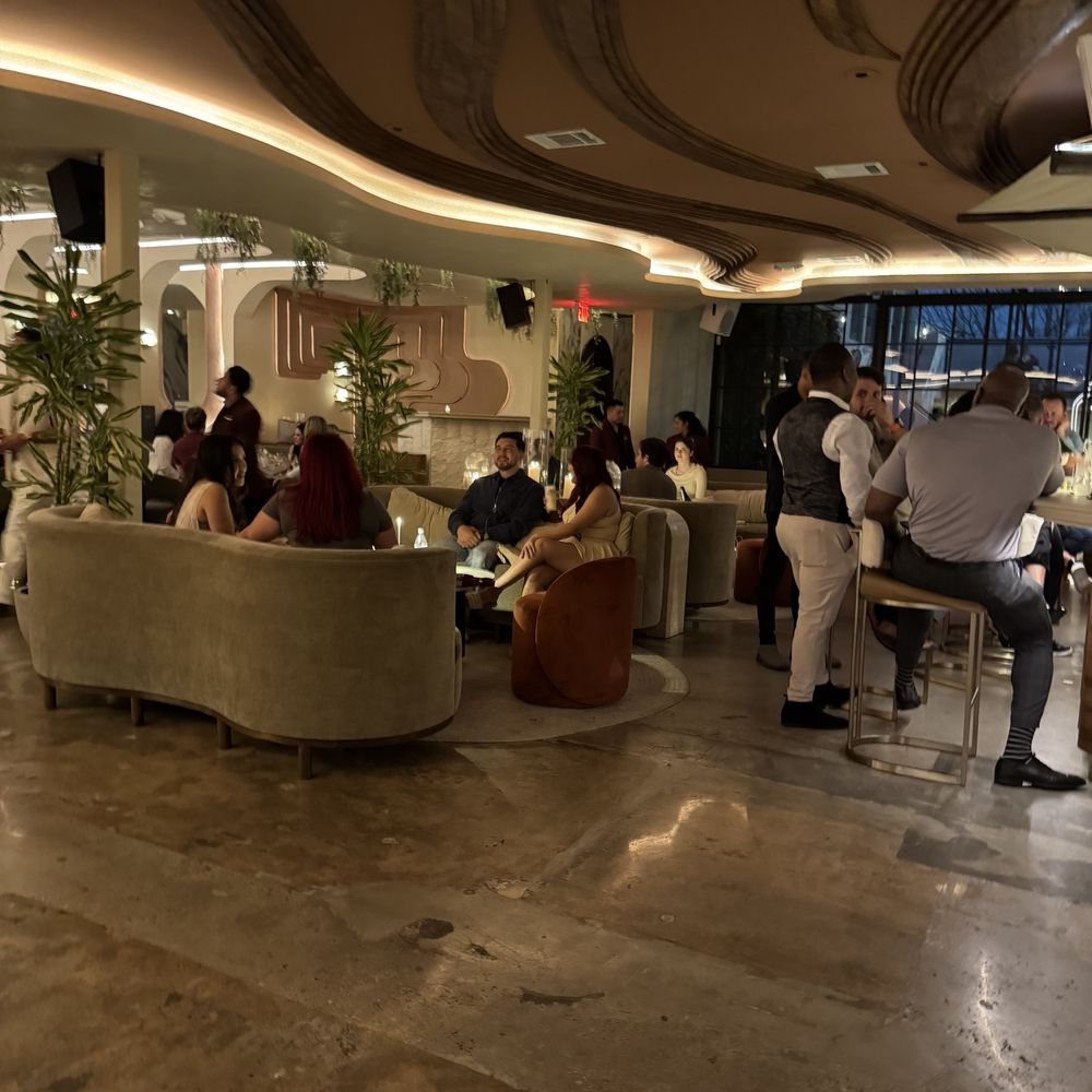 Melrose - View from entrance - Cocktail Bars Near Me - Houston, Texas