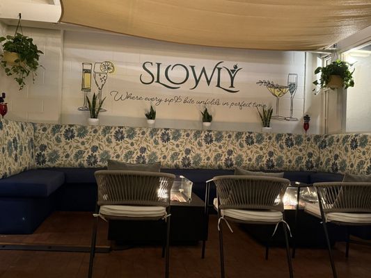 Slowly Restaurant and Lounge by null