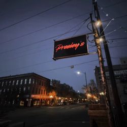 Presley's The Lunchbox - The restaurant filled with a food truck vibe. Must checkout