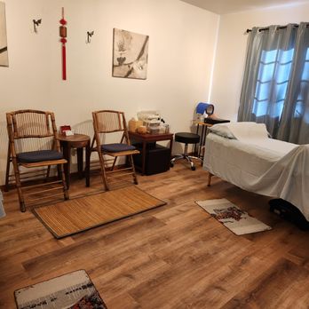 Chillax OM - Couples, family and friends can book together in our duo treatment room. - Acupuncture Near Me - Evergreen, Colorado