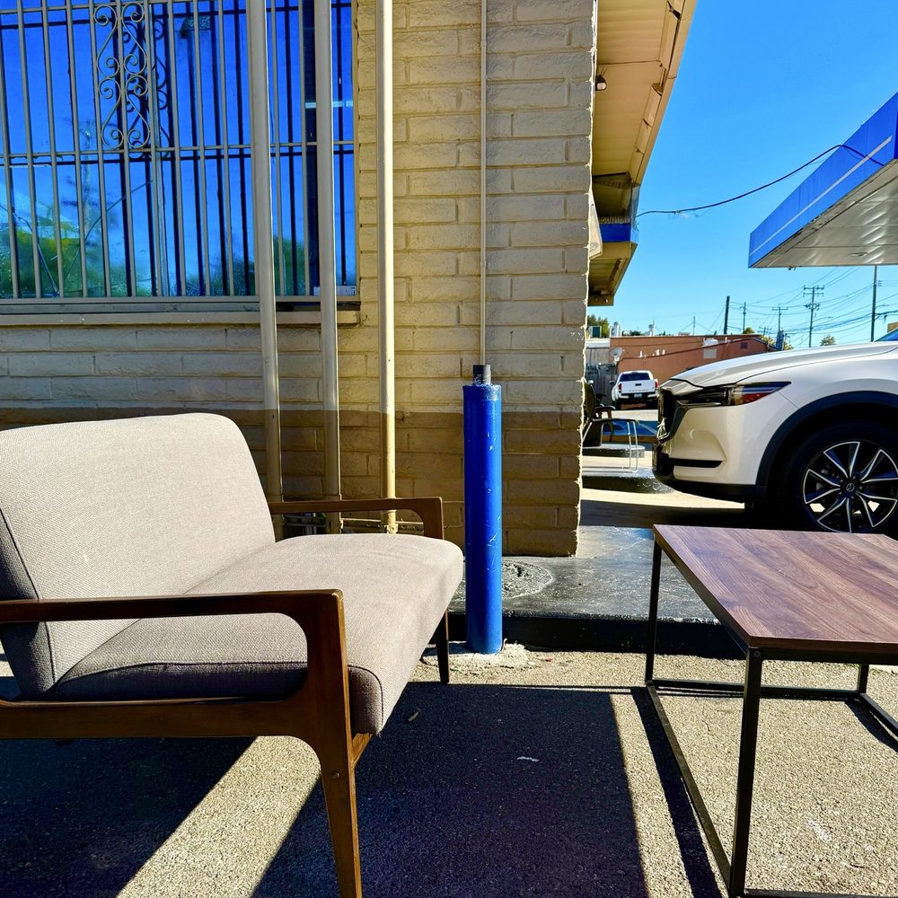 Nice area to sit and wait with umbrella shade to boot! Nice area to sit and wait with umbrella shade to boot!