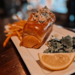 Pearlz Oyster Bar - Shrimp Roll