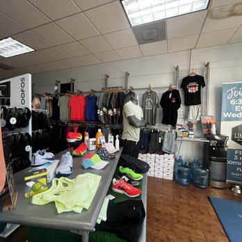 FLEET FEET - Updated February 2026 - 90 Photos & 338 Reviews - 1516 W