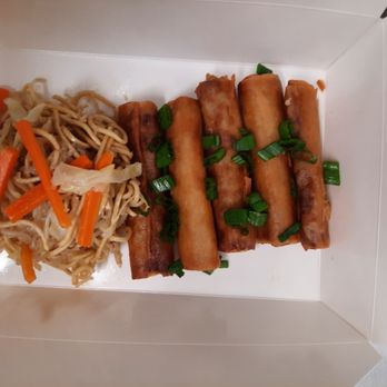 Crunchy Munchy - Lumpia choice of meat with pancit - Food Trucks Near Me Crunchy Munchy - Lumpia choice of meat with pancit - Food Trucks Near Me