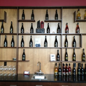 Boedecker Cellars - Wine Tasting Room Near Me - Portland, Oregon