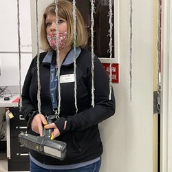 Safeway - Safeway employees in Enumclaw do not comply with mask mandate and dozens of unmasked shoppers