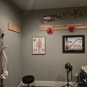 Richard Crokin, DC - BeWell Chiropractic - Pleasant lighting, uncluttered, with a dash of personalization. - Chiropractors Near Me - Tigard, Oregon Richard Crokin, DC - BeWell Chiropractic - Pleasant lighting, uncluttered, with a dash of personalization. - Chiropractors Near Me - Tigard, Oregon