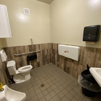 TEX 808 BBQ & Brews - Bathroom for guests - Barbeque Near Me - Honolulu, Hawaii