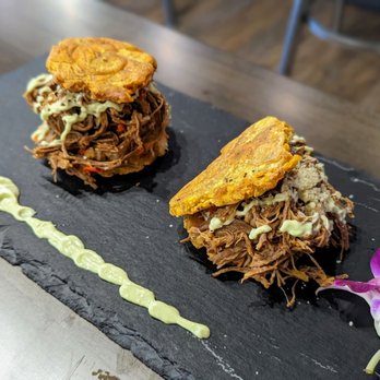 Los Chamos Clt - Patacon | Instagram: @telephonesmoothie - Venezuelan Near Me - Charlotte, North Carolina
