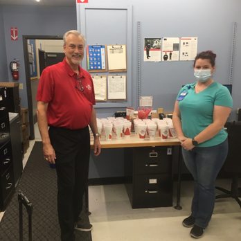 Smoothie King - a man and a woman standing in an office - Juice Bars & Smoothies Near Me - Waco, Texas Smoothie King - a man and a woman standing in an office - Juice Bars & Smoothies Near Me - Waco, Texas