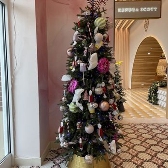 Sips & Sweets Cafe  -  decorated christmas tree - Cafes Near Me - The Woodlands, Texas