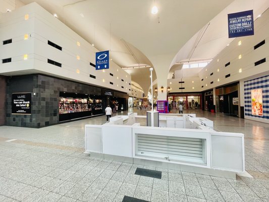 Boulevard Mall by null