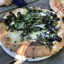 The Lantern - Kale pizza