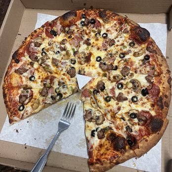 Uptown Pizza - Combo supreme size large 16" - Pizza Near Me - Oxnard, California Uptown Pizza - Combo supreme size large 16" - Pizza Near Me - Oxnard, California