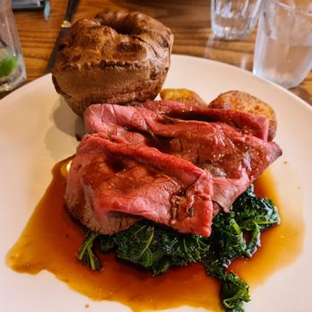 Hispi - Sunday roast with beef - Bistros Near Me - Manchester, XGM