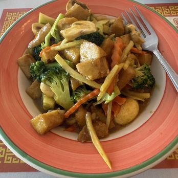 Garden Wok - Curry Chicken and Vegetables - Chinese Near Me - Tarzana, California Garden Wok - Curry Chicken and Vegetables - Chinese Near Me - Tarzana, California