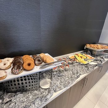 DoubleTree by Hilton Poughkeepsie Convention Center - Hotels Near Me - Poughkeepsie, New York