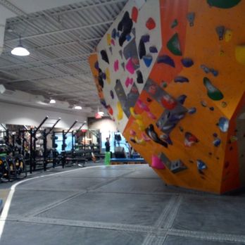 Vertical Rock Tysons Bouldering - Rock Climbing Near Me - Tysons, Virginia