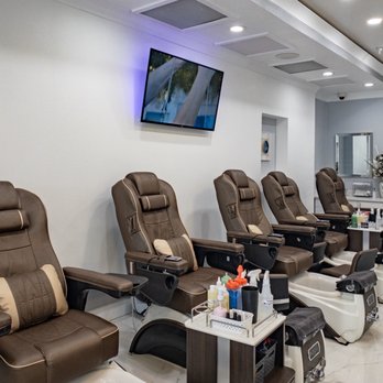 Chloes Nail Bar - Pedi area - Nail Salons Near Me - Brandon, Florida Chloes Nail Bar - Pedi area - Nail Salons Near Me - Brandon, Florida