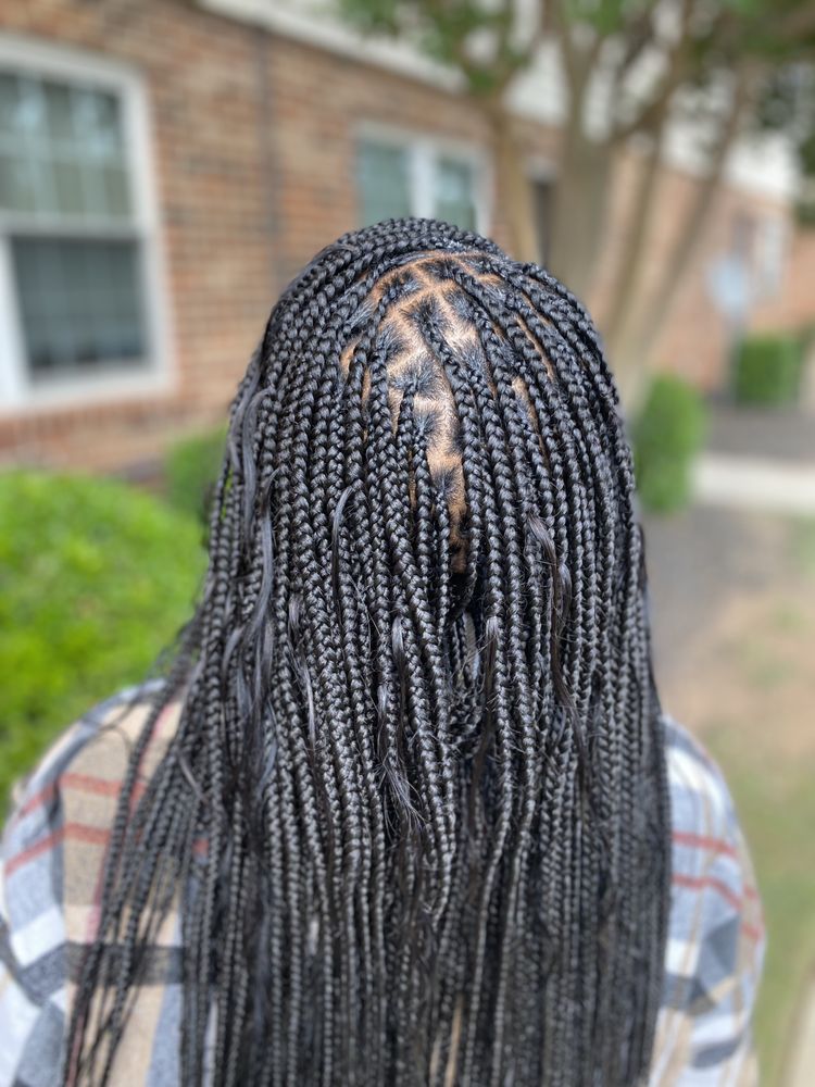 Braids By Trinaj Logo