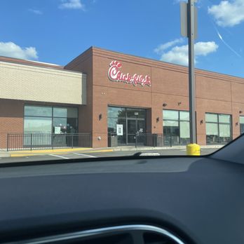 Chick-fil-A - ows the exterior of a chick - fil's restaurant - Fast Food Near Me - Pittsburgh, Pennsylvania