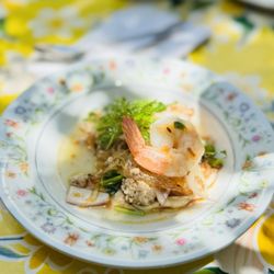 Glai Baan - Yum Woon Sen