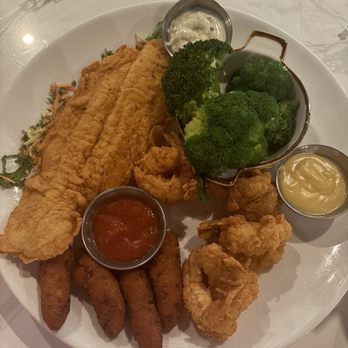 Prime 757 Steakhouse and Grill - Fried seafood platter - Seafood Near Me - Virginia Beach, Virginia Prime 757 Steakhouse and Grill - Fried seafood platter - Seafood Near Me - Virginia Beach, Virginia