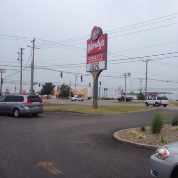 Wendy's - Signage - Fast Food Near Me - Mount Sterling, Kentucky