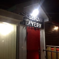 Skeetown Tavern - entrance