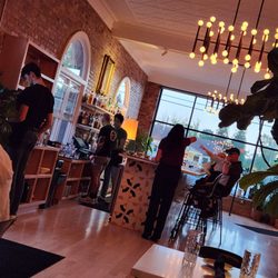 Susan's - Inside, on a Saturday night