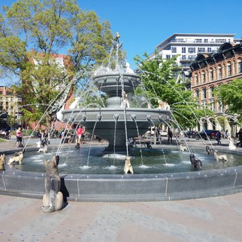 Berczy Park - Parks Near Me - Toronto, Ontario Berczy Park - Parks Near Me - Toronto, Ontario
