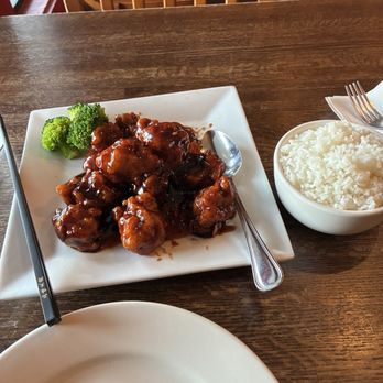 Lakeside Asia Cafe - Orange Chicken and White Rice - Chinese Near Me - Reston, Virginia