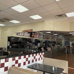 Braum's - Interior