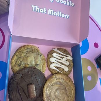 Cookie Chris - Chocolate chip, apple cinnamon oatmeal, Twix, honey bun - Desserts Near Me - Williamsburg, Virginia Cookie Chris - Chocolate chip, apple cinnamon oatmeal, Twix, honey bun - Desserts Near Me - Williamsburg, Virginia