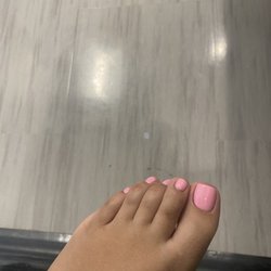 Diamond Nails Lounge - Pedicure w/ shellac