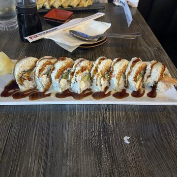 Sushi Kadan - Holdom Roll(8pcs) - Sushi Bars Near Me - Carrollton, Texas Sushi Kadan - Holdom Roll(8pcs) - Sushi Bars Near Me - Carrollton, Texas