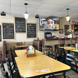 A & J Wingburger - Inside