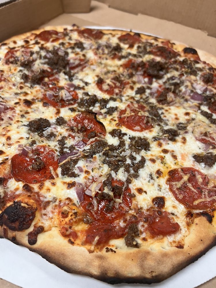 Food from Che Quoine feat. R-Pizza