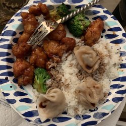 Liu Garden - Generals Tso's, white rice, broccoli and steamed dumplings
