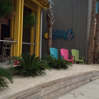 LuLu's Destin - Cute entrance. - Seafood Near Me - Destin, Florida