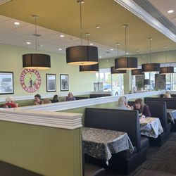Chicken Salad Chick - Clean tables