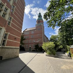 Käthe-Kollwitz-Oberschule - Das ist der Eingang zur Schule.